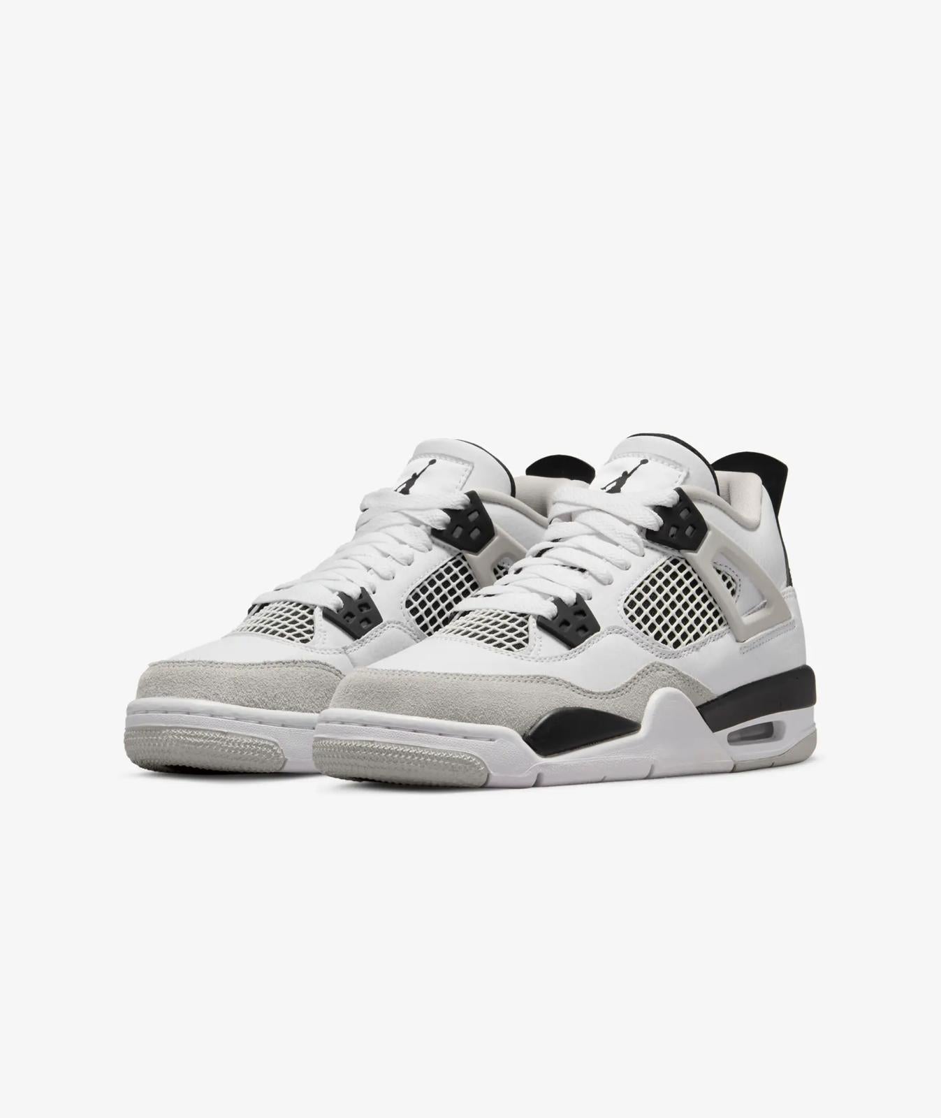 Jordan 4 (Military black)